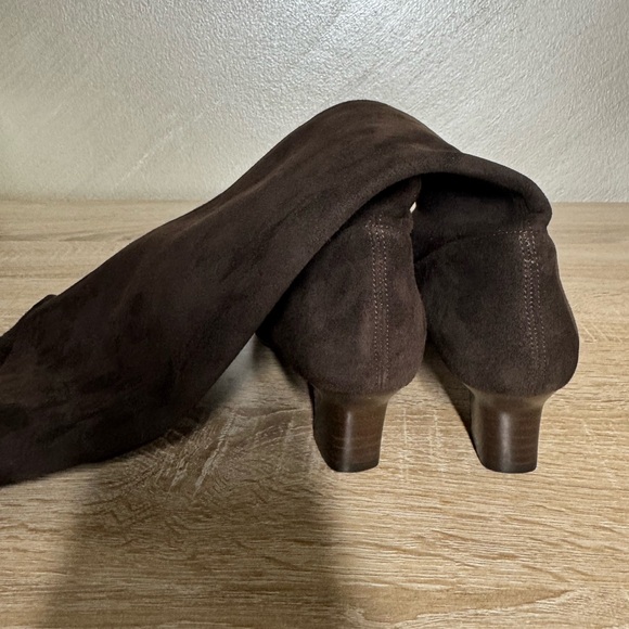 Cole Haan Y2K Size 7B Brown Suede Knee High Square Toe Kitten Stack Heel Boots - Picture 13 of 14